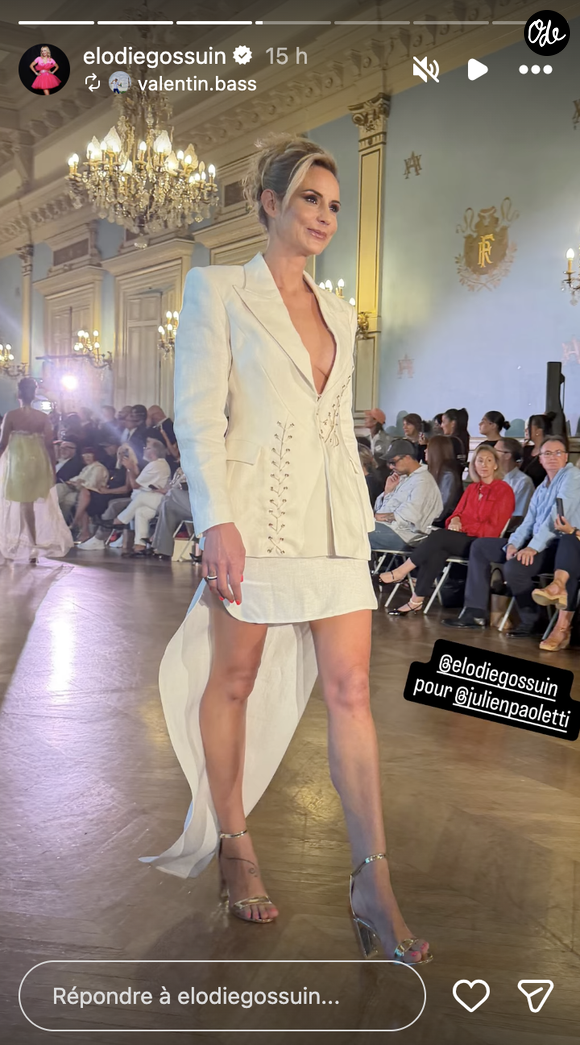 Élodie Gossuin défile pour Julien Paoletti à l'occasion de la Fashion Week de Paris.