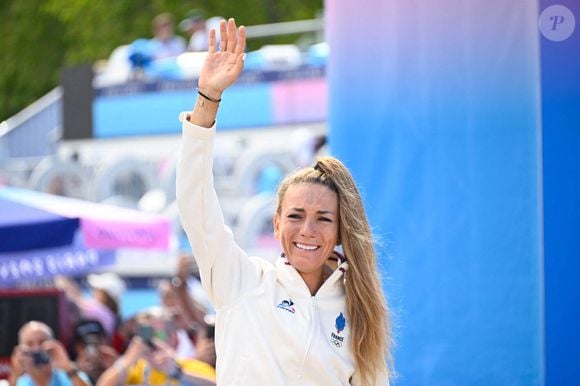 Pauline Ferrand-Prévot décroche la médaille d'or en VTT cross-country lors des Jeux Olympiques 2024 (JO 2024) à Élancourt dans les Yvelines le 28 juillet 2024 - Photo by federico pestellini / DPPI / Panoramic