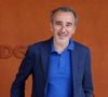 Elie Semoun - Les célébrités au village lors des Internationaux de France de Tennis de Roland Garros le 1er juin 2025. © Dominique Jacovides / Bestimage