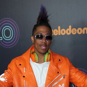 Cet homme, c'est Nick Cannon, rappeur, acteur et présentateur américain né le 8 octobre 1980 à San Diego, qui a été en couple avec Christina Milian de 2003 à 2005.
Nick Cannon lors de la soirée Nickelodeon Halo Awards 2016 au Pier 36 à New York City, New York, Etats-Unis, le 11 novembre 2016. © Bestimage