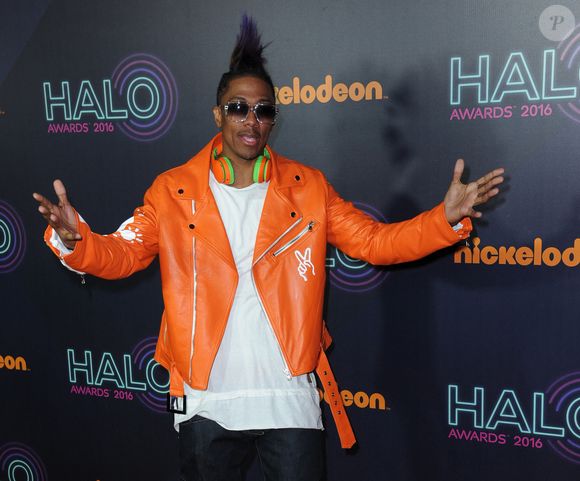 Cet homme, c'est Nick Cannon, rappeur, acteur et présentateur américain né le 8 octobre 1980 à San Diego, qui a été en couple avec Christina Milian de 2003 à 2005.

Nick Cannon lors de la soirée Nickelodeon Halo Awards 2016 au Pier 36 à New York City, New York, Etats-Unis, le 11 novembre 2016. © Bestimage