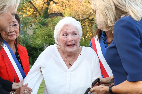 Jeanne d'Hauteserre, Line Renaud et Brigitte Macron lors de l'inauguration du jardin des ambassadeurs Line Renaud à Paris le 2 octobre 2023.

© Coadic Guirec / Bestimage