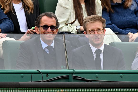 Alexandre Bompard, le PDG de Carrefour, et son directeur de cabinet, Alexandre Chertok durant la finale de la 118e édition du Rolex Monte-Carlo Masters, au Monte-Carlo Country Club à Roquebrune Cap Martin, le 13 avril 2025. © Bruno Bebert/Bestimage