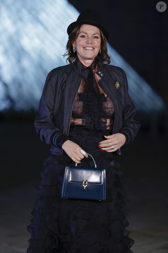 Onze ans plus tard, l’animatrice évoque son deuil dans un livre.

Cendrine Dominguez arrive au Grand Dîner du Louvre 2026 à Paris pendant la fashion week Prêt à Porter femme automne/hiver 2026-2027.
 
© Olivier Borde / Bestimage