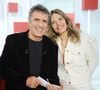 "Je n’ai jamais été capable de jouer avec eux, mais malgré tout, nous sommes une famille", s'est-il confié.

Julien Clerc et sa fille Vanille Clerc enregistrent l'émission "Vivement dimanche".

© Guillaume Gaffiot/Bestimage