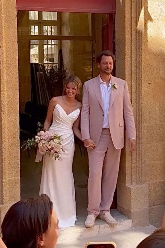 En août 2025, le couple s'était marié civilement et laïquement en Provence


Exclusif- Mariage d'Eric Antoine et Gennifer Demey à Aix-en-Provence le 30 août 2025. © Agence / Bestimage