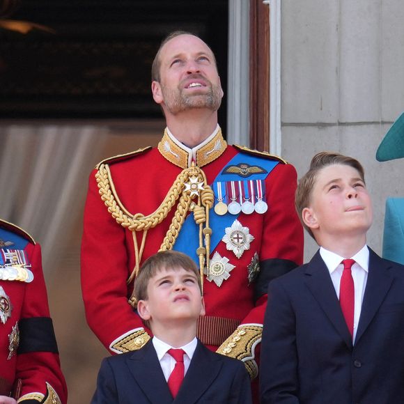 Les membres de la Couronne vont-ils y assister ?

Le roi Charles III d'Angleterre le prince William, prince de Galles, Le prince Louis de Galles, Le prince George de Galles, Catherine (Kate) Middleton, princesse de Galles, La princesse Charlotte de Galles - Les membres de la famille royale britannique au balcon de Buckingham Palace lors de la cérémonie Trooping the Colour à Londres, le 14 juin 2025. Affecté par le crash du Boeing 787 Dreamliner à Ahmedabad du 12 juin, le souverain et les officiels porteront un brassard noir en hommage aux plus de 270 victimes. Bon nombre d'elles étaient des ressortissants britanniques.
© Jams Whatling / Bestimage