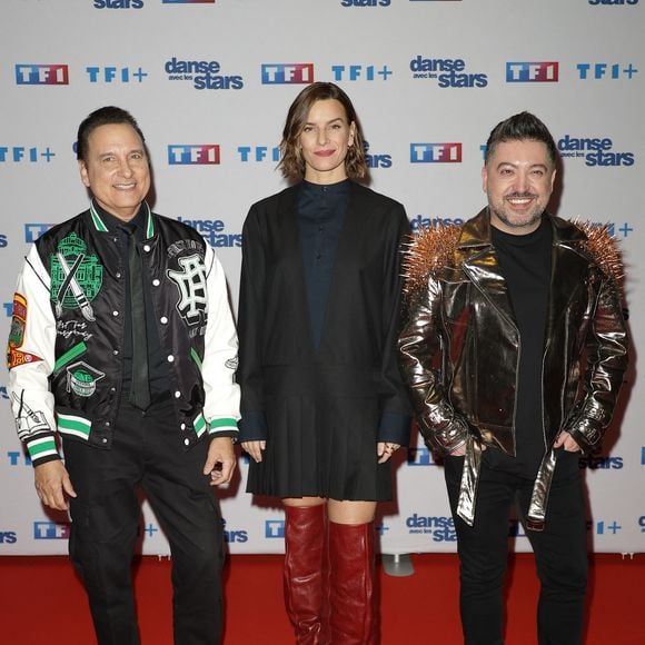 Jean-Marc Généreux, Fauve Hautot et Chris Marques - Photocall de lancement de la saison 2026 de "Danse avec les stars" (DALS) au siège de TF1 à Boulogne-Billancourt le 18 décembre 2025. © Coadic Guirec/Bestimage
