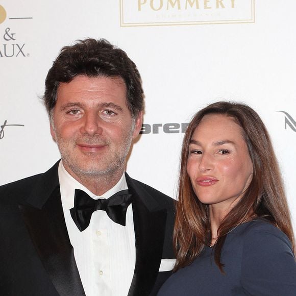 Souhaitant dédramatiser cet effet lié à la périménopause, l'actrice - qui est de nouveau en couple et qui a annoncé se marier prochainement dans le podcast - confie avec ironie : "Personne n'en parle, c'est le tabou du tabou de la ménopause"

Philippe Lellouche et Vanessa Demouy au Diner des Grands Chefs Londres 2013 organisé par Relais & ; Chateaux à Old Billingsgate à Londres, le 22 avril 2013. Photo par Bakounine/ABACAPRESS.COM