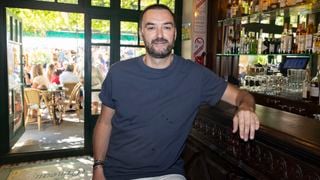 "Maintenant, j'ai mes racines" : Cyril Lignac a quitté Paris mais garde des attaches fortes avec ce quartier où il s'est établi