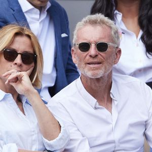 Ils ont découvert une petite chatte mal en point qu'ils ont décidé d'adopter.

Denis Brogniart et sa femme Hortense - Célébrités dans les tribunes de la finale homme des Internationaux de France de tennis de Roland Garros 2024 à Paris le 9 juin 2024. © Jacovides-Moreau/Bestimage