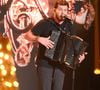 Et bien que plutôt cool comme papa, l'artiste de 41 ans passionné d'accordéon souhaite plus que tout que son fils suive ses traces en jouant d'un instrument. 

Claudio Capéo sur le plateau de l'émission "Vivement dimanche" le 16 décembre 2025. 

© Guillaume Gaffiot / Bestimage