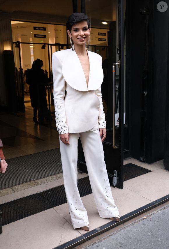 Eve Gilles, Miss France 2024 - Les célébrités arrivent au défilé Stéphane Rolland à la Salle Pleyel, "Collection Haute Couture Printemps/Eté 2025" lors de la Fashion Week de Paris (PFW), le 28 janvier 2025. 
© Denis Guignebourg / Bestimage