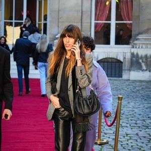 Lou Doillon assiste à La Rose Vivier dans le cadre de la Fashion Week de Paris le 06 mars 2025 à Paris, France.

© Lucia Sabatelli / Bestimage