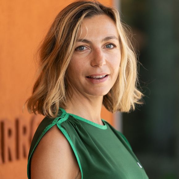 Amélie Etasse au village lors des Internationaux de France de Tennis de Roland Garros 2025. Paris, le 30 mai 2025. 
© Moreau / Jacovides / Bestimage
