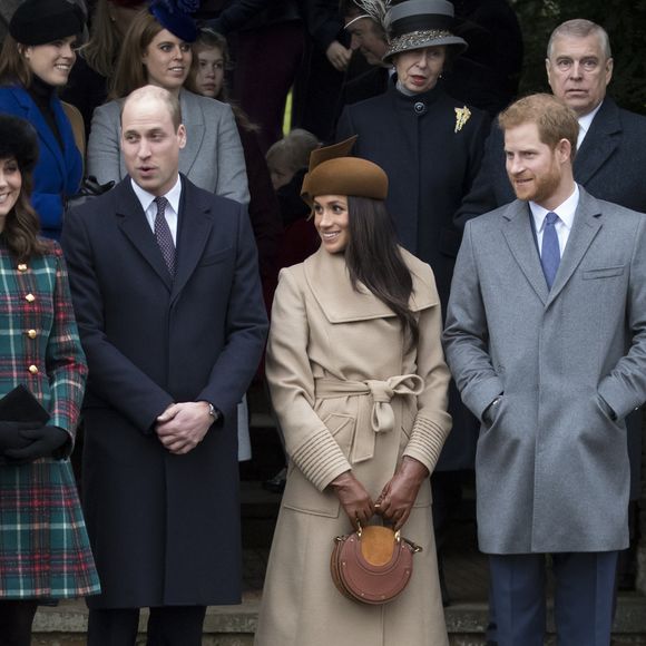 Les princesses Beatrice et Eugenie d'York, la princesse Anne, le prince Andrew, duc d'York, le prince William, Catherine Kate Middleton la duchesse de Cambridge enceinte, Meghan Markle et son fiancé le prince Harry, le prince Philip, duc d'Edimbourg - La famille royale d'Angleterre arrive à la messe de Noël à l'église Sainte-Marie-Madeleine à Sandringham, le 25 décembre 2017. Agence / Bestimage