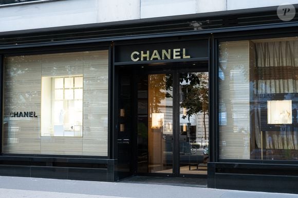 Illustration de la boutique Chanel située 42 Avenue Montaigne dans le 8ème arrondissement de Paris, le 31 juillet 2025. Jonathan Jacob / Bestimage
