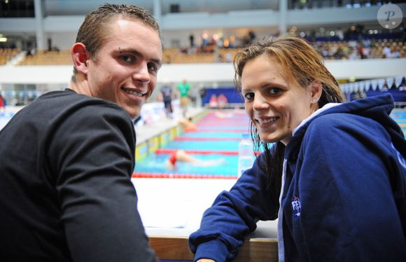Le grand frère de Laure et Florent, souvent discret, entretient un lien surprenant avec une personne bien connue du petit écran. 

Laure et son frère Nicolas Manaudou le 17 novembre 2007 à Berlin