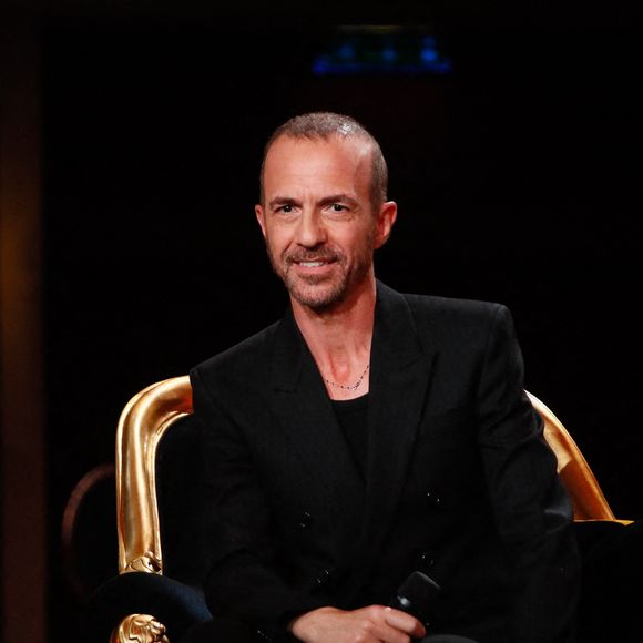 Exclusif - Calogero lors de l'enregistrement de l'émission "Serge Lama, le dernier rappel" présentée par F. Bollaert, diffusée le vendredi 21 novembre 2025 sur France 3 à 21h10, au théâtre Marigny à Paris, France, le 29 avril 2025. © Clovis-Moreau/Bestimage