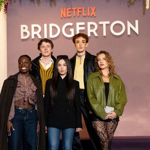 Sarah, Bastiaan, Ambre, Victor et Léa de la Star Academy 2025 - Photocall de l'avant-première mondiale parisienne de la saison 4 Netflix de "Bridgerton" au Palais Brongniart à Paris, France, le 14 janvier 2026. © Cyril Moreau/Bestimage