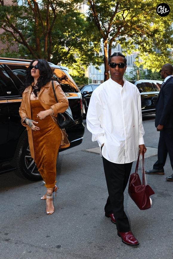 EXCLUSIF New York, NY Rihanna et ASAP Rocky arrivent à l'hôtel Greenwich pour dîner après que le rappeur ait reçu le prix du cinéaste de l'année au festival du film de Tribeca.

Backgrid USA / Bestimage