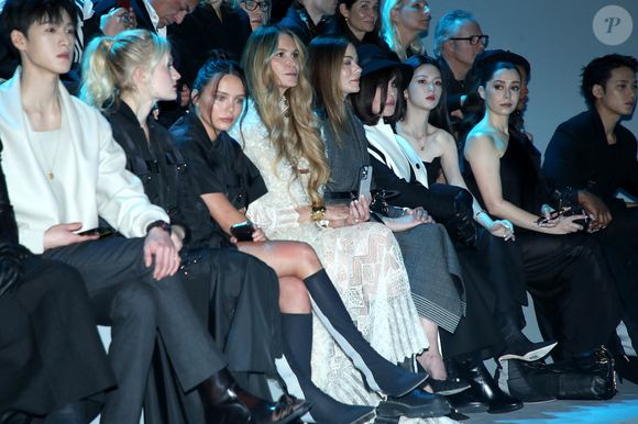Elle Macpherson - Célébrités au Défilé de Mode Dior, Prêt-à-porter Automne / Hiver 2025-2026 dans le cadre de la Fashion Week de Paris, France, le 04 Mars 2025. 

© Bertrand Rindoff / Bestimage