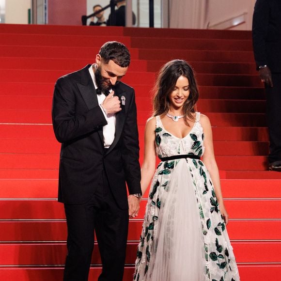 Karim Benzema et sa compagne Lyna Khoudri à la descente des marches du film « 13 jours 13 nuits » lors du 78e Festival International du Film de Cannes le 23 mai 2025
© © Jacovides-Moreau / Bestimage / Bestimage