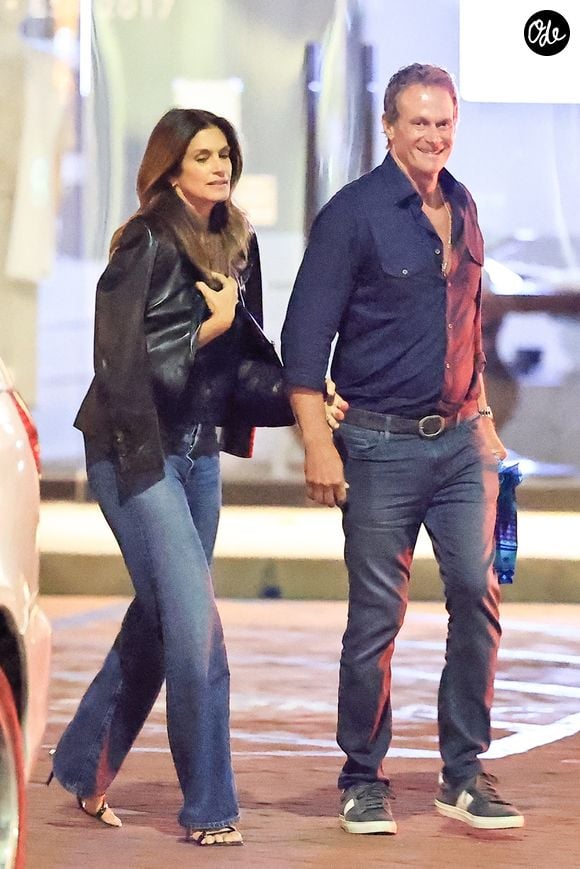 Très attaché à sa famille, il avait déclaré en 2023 que son plus grand motif de fierté restait son mariage et ses enfants.

À Malibu, en Californie, Cindy Crawford et son mari Rande Gerber ont célébré le 64e anniversaire de ce dernier au Lucky’s Malibu.

Backgrid USA / Bestimage