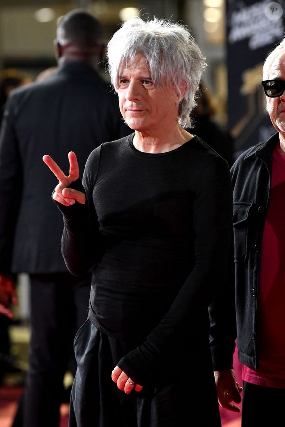 Le groupe a fait appel à CryoSanté, une unité de cryothérapie mobile ultra-VIP qui les a suivis ces dernières semaines.

Nicola Sirkis et les membres de son groupe Indochine au photocall de la 26ème édition des NRJ Music Awards à Cannes, le 1er novembre 2024. © Bebert-Guignebourg/Bestimage
