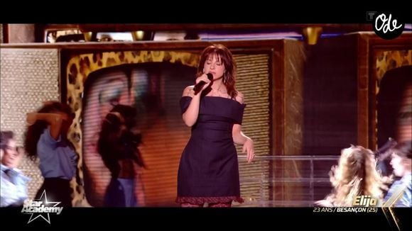 Passionnée de couture, elle a dessiné et confectionné elle-même sa tenue pour le premier prime.

Elija fait partie de la nouvelle promotion de la "Star Academy". Capture d'écran TF1