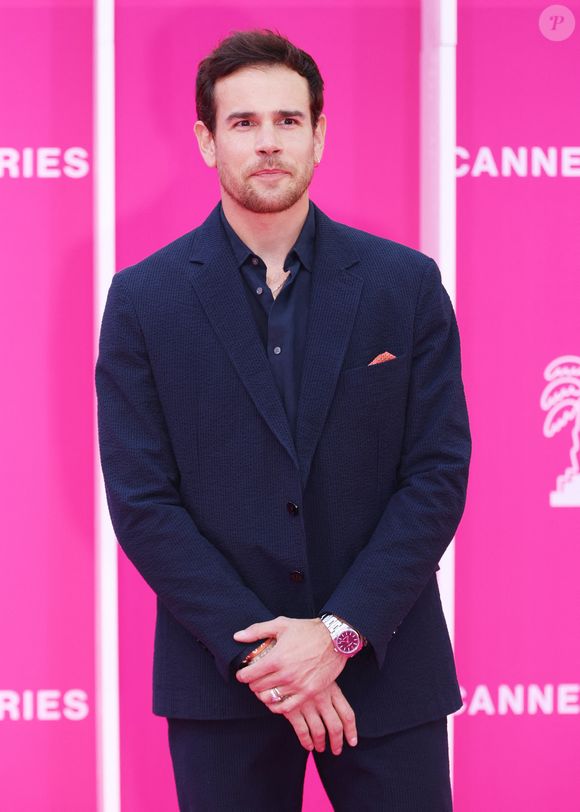 Adrien Rob sur le tapis rose lors de la 9ème édition de "CanneSeries" à Cannes le 24 Avril 2026. © Denis Guignebourg / BestImage
