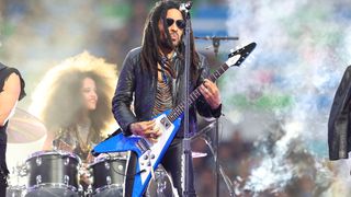 Lenny Kravitz : Son état ne s'arrange pas, le chanteur toujours dans l'incapacité de remonter sur scène