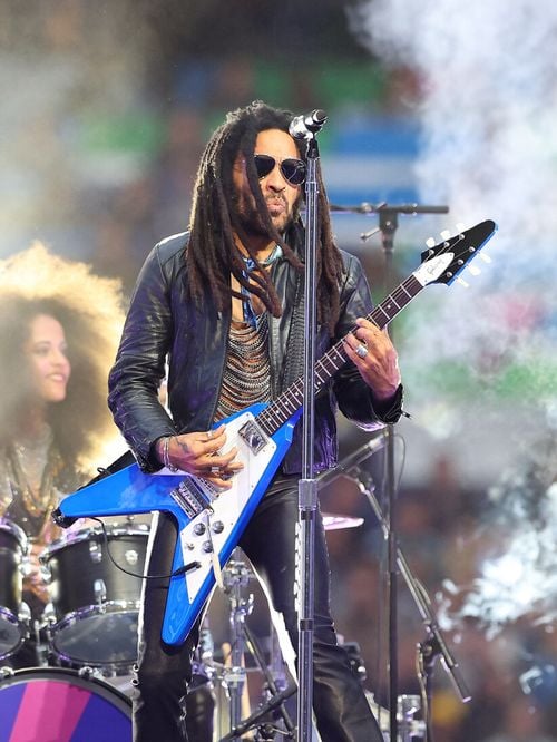 Lenny Kravitz : Son état ne s'arrange pas, le chanteur toujours dans l'incapacité de remonter sur scène