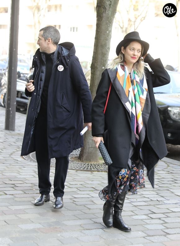 Marion Cotillard et son compagnon Guillaume Canet à la sortie de l'hommage à Agnès Varda dans la Cinémathèque française avant ses obsèques au cimetière du Montparnasse à Paris, France, le 2 avril 2019. 
Crédit : AGENCE / BESTIMAGE