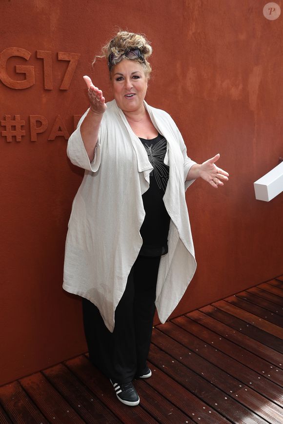 Marianne James va-t-elle sauver les personnes qui n'arrivent pas à gérer les enfants ?
Marianne James - Jour 10 - Les célébrités au village des Internationaux de Tennis de Roland Garros à Paris. 
© Moreau-Jacovides / Bestimage