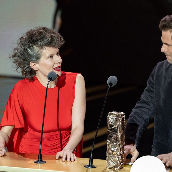 La chanteuse Camille et Clément Ducol (César de la meilleure musique originale pour "Emilia Perez") - Cérémonie de la 50ème édition de la cérémonie des César à l'Olympia à Paris, France, le 28 février 2025 © Dominique Jacovides - Olivier Borde / Bestimage