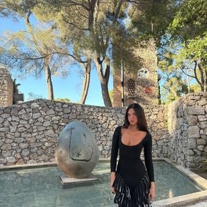 C’est au cœur de la prestigieuse Fondation Maeght, la première fondation d’art contemporain indépendante de France, que la chanrteuse est allée se ressourcer.