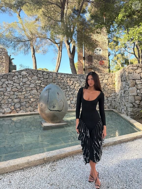 C’est au cœur de la prestigieuse Fondation Maeght, la première fondation d’art contemporain indépendante de France, que la chanrteuse est allée se ressourcer.