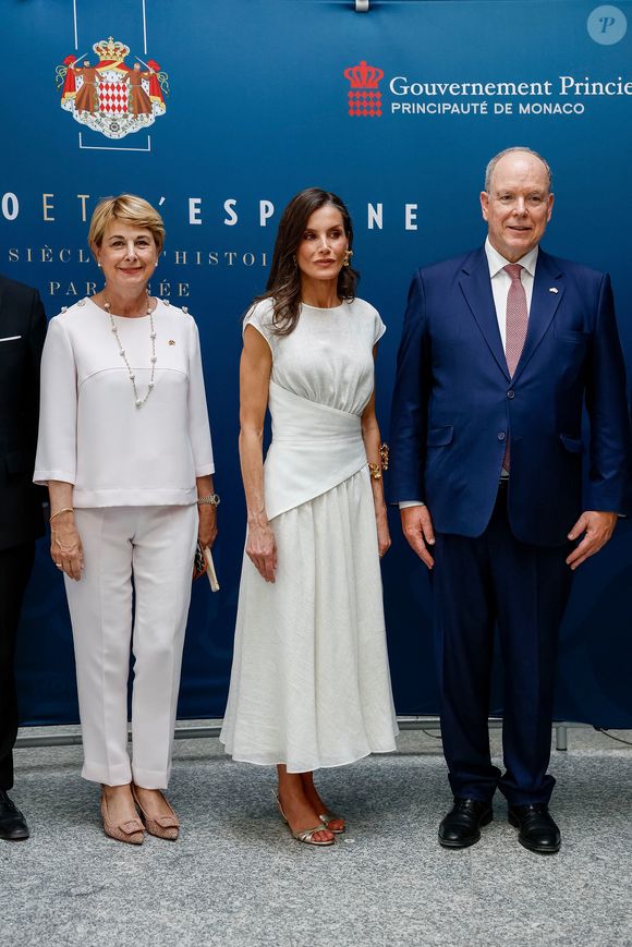 Le prince Albert II de Monaco, la princesse Charlène, la reine Letizia, le roi Felipe VI visitent l'exposition consacrée au 150ème anniversaire de l'établissement des premières relations diplomatiques entre l'Espagne et Monaco au Jardin botanique royal à Madrid le 1er juin 2026. POOL / LALO YASKO / BESTIMAGE