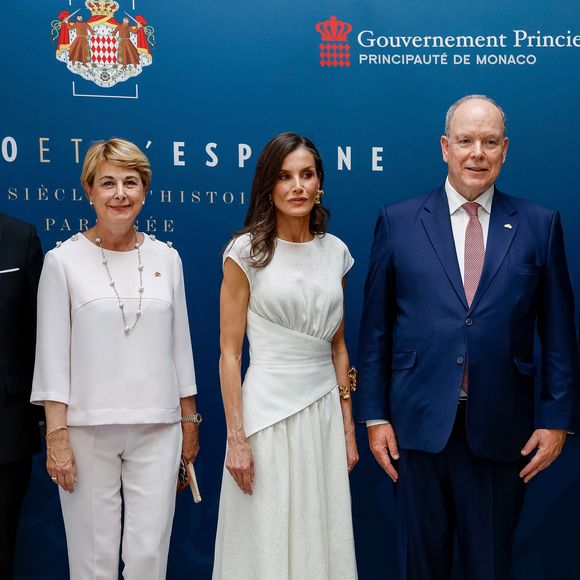 Le prince Albert II de Monaco, la princesse Charlène, la reine Letizia, le roi Felipe VI visitent l'exposition consacrée au 150ème anniversaire de l'établissement des premières relations diplomatiques entre l'Espagne et Monaco au Jardin botanique royal à Madrid le 1er juin 2026. POOL / LALO YASKO / BESTIMAGE