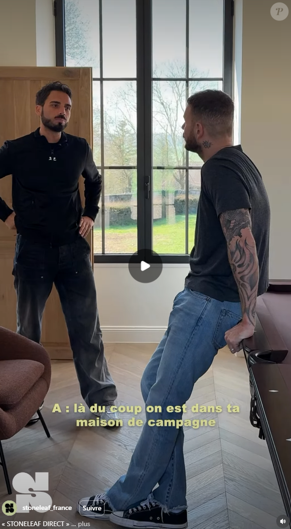 Ils ont opté pour l'installation d'une innovante feuille de pierre naturelle posée directement au-dessus de leur cheminée.

M. Pokora ouvre les portes de sa maison de campagne.