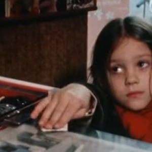 Elle n'est âgée que de 7 ans sur ces images

Marion Cotillard a fait sa première télé à l'âge de 7 ans