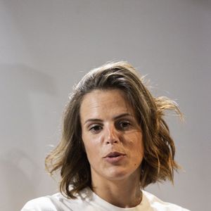 C’est riche de ces expériences qu’elle a ainsi pu terminer son tout premier marathon avec un temps honorable de 4h30 44s, la hissant à la 38 423 place.

Laure Manaudou (ambassadrice) lors de la conférence de presse pour le raid polaire 100% féminin en Islande "Destination Iceland by Défi d'Elles", à la maison de soins Respire à Paris, France, le 15 janvier 2020. © Jack Tribeca/Bestimage