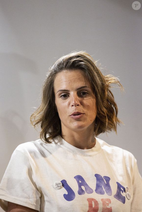 C’est riche de ces expériences qu’elle a ainsi pu terminer son tout premier marathon avec un temps honorable de 4h30 44s, la hissant à la 38 423 place.

Laure Manaudou (ambassadrice) lors de la conférence de presse pour le raid polaire 100% féminin en Islande "Destination Iceland by Défi d'Elles", à la maison de soins Respire à Paris, France, le 15 janvier 2020. © Jack Tribeca/Bestimage