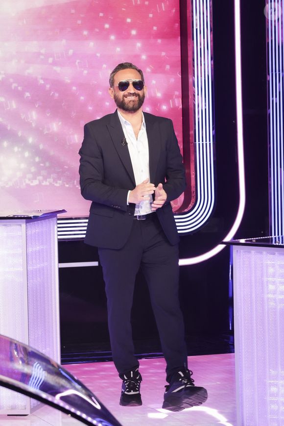 Exclusif - Cyril Hanouna, sur le plateau de l’émission « TPMP » présentée par C.Hanouna et diffusée en direct sur Youtube et sur toutes les box (SFR, FREE, MyCanal etc), Paris, France, le 04 mars 2025. © Jack Tribeca / Bestimage