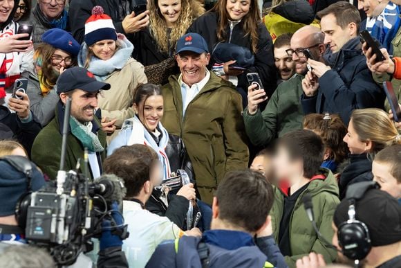 Exclusif - Clément, frère d'A.Dupont, Iris Mittenaere lors du match de rugby du Tournoi des Six Nations France contre Angleterre au Stade de France à Saint-Denis le 14 mars 2026. © AGENCE / BESTIMAGE
