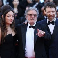 Cannes 2026 : Daniel Auteuil soutenu par sa fille Nelly et son ex Emmanuelle Béart, divine pour la montée des marches
