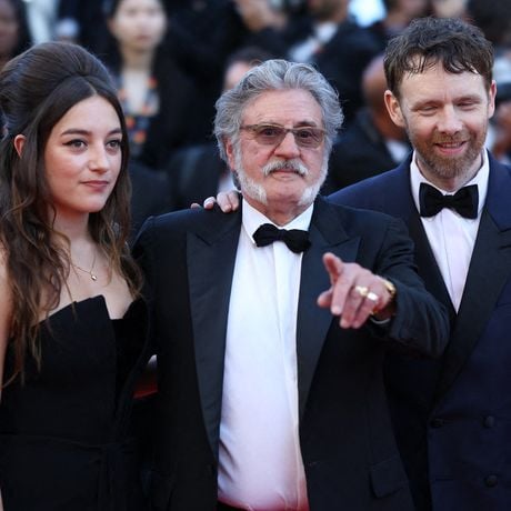 Cannes 2026 : Daniel Auteuil soutenu par sa fille Nelly et son ex Emmanuelle Béart, divine pour la montée des marches