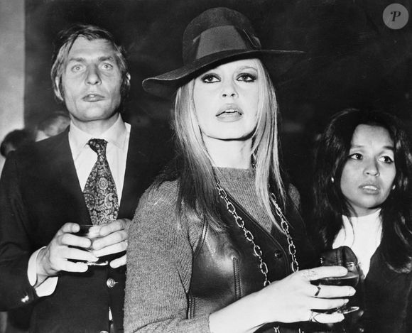 La photo d'archive datée du 6 avril 1968 montre Brigitte Bardot et son mari Gunther Sachs alors qu'ils assistent à la présentation de la collection de mode Mic Mac. Photo by United Archives/Imago/ABACAPRESS.COM