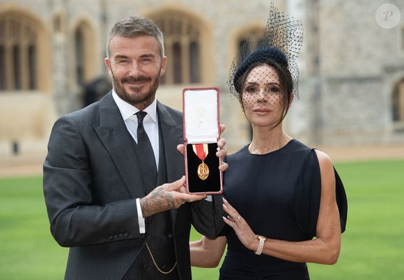 David Beckham, avec son épouse Lady Victoria, est fait chevalier par le roi Charles au château de Windsor, Windsor, Berkshire, Royaume-Uni, le 4 novembre 2025. © Eddie Mulholland/WPA-Pool/Bestimage